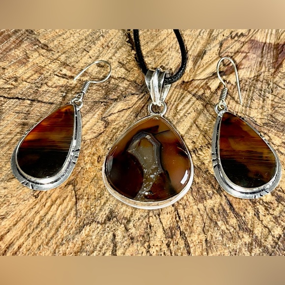 Montana Fire Moss Agate Pendant & Earrings Set - Picture 11 of 13